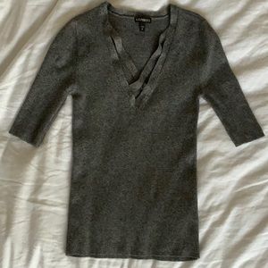 💛 Express gray crisscrossed top